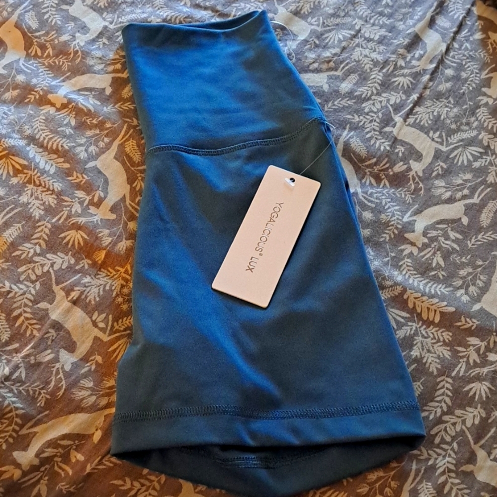 YOGALIOUS SIZE XS SHORTS - Picture 1 of 1